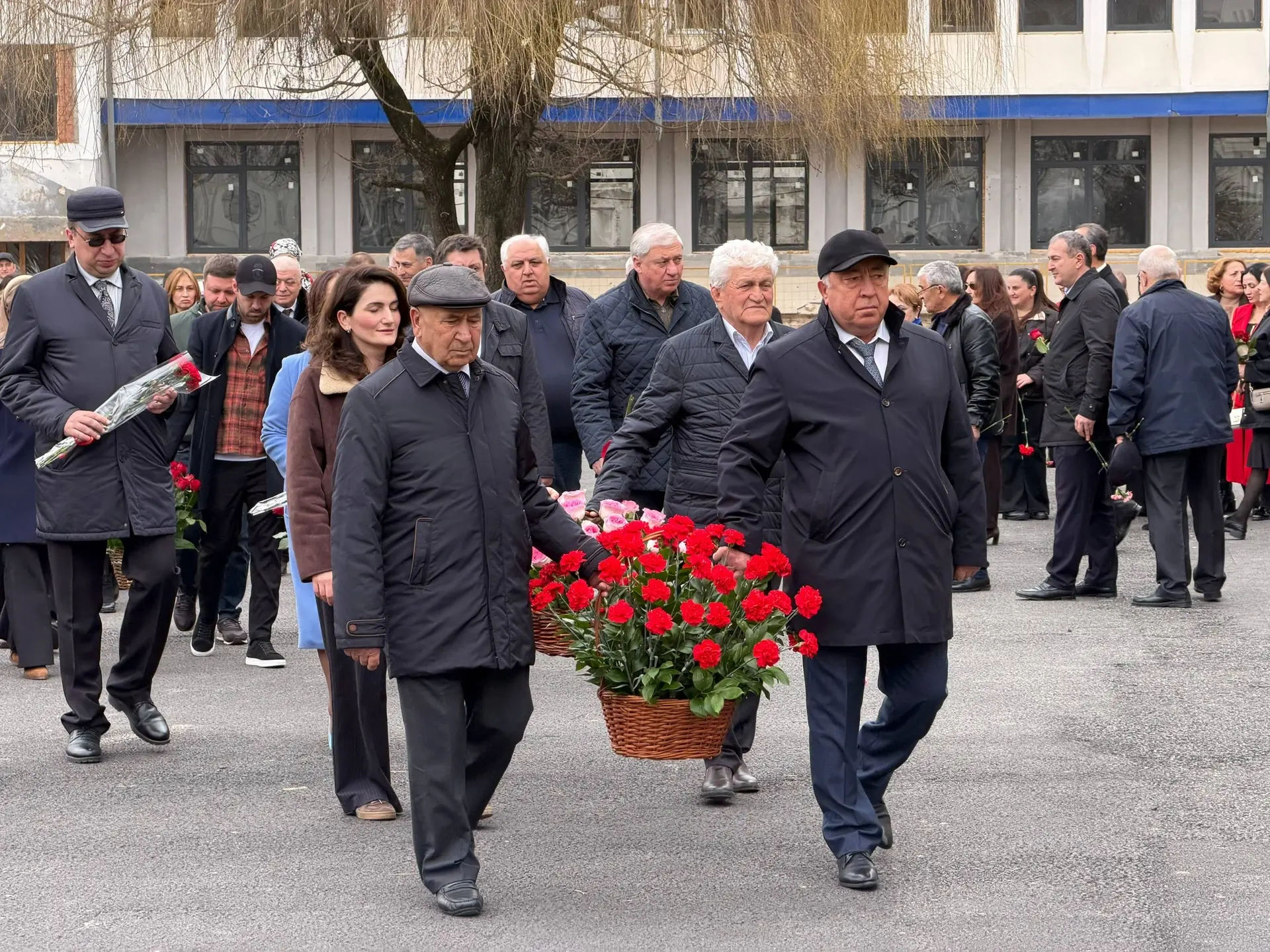 В память о первом ректоре: возложение цветов к памятнику профессору Б.Х. Фиапшеву