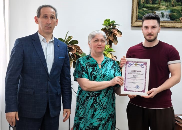 Ислам Канкулов блеснул на конкурсе творческих работ Ислам Канкулов блеснул на конкурсе творческих работ