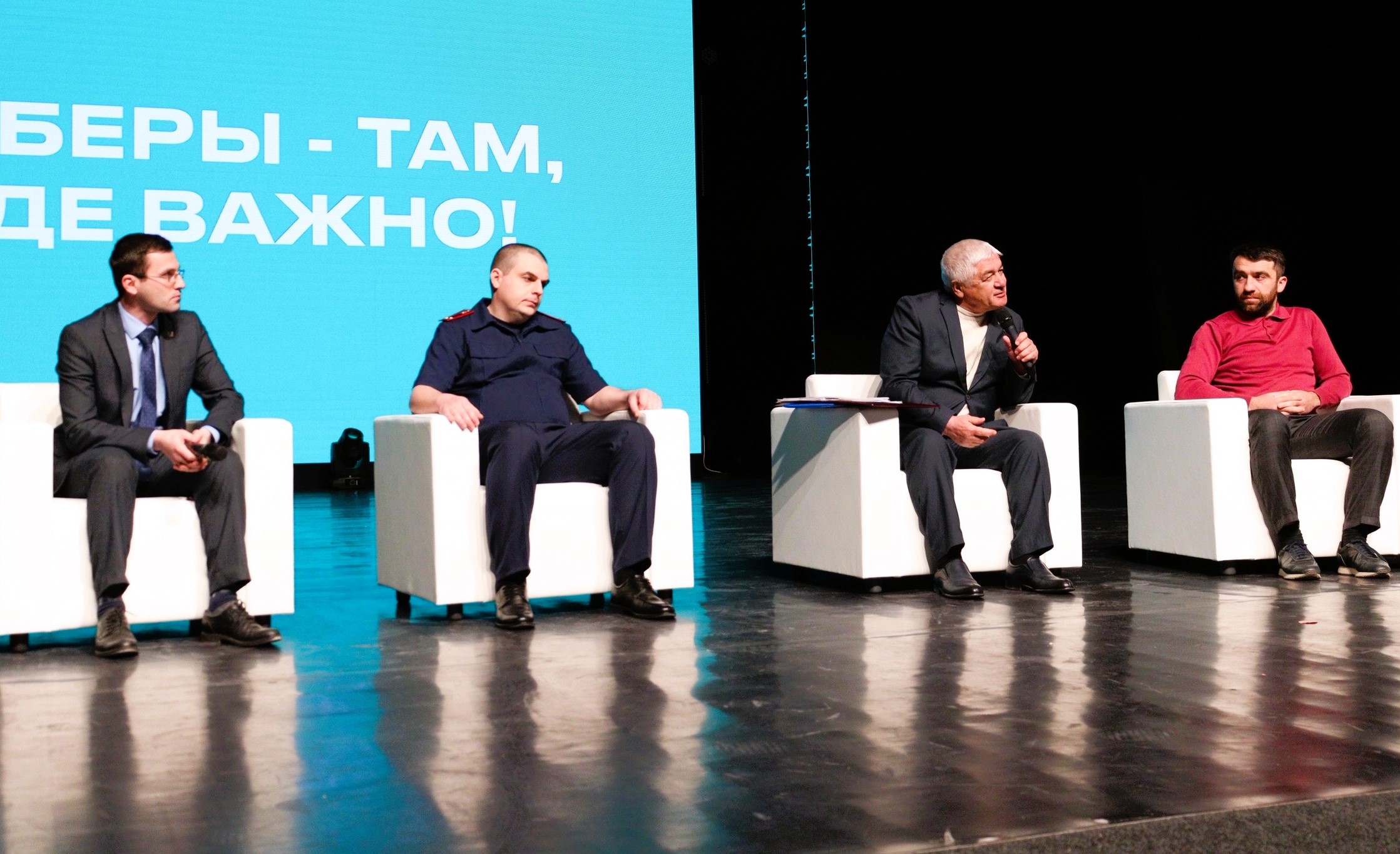 В Кабардино-Балкарии обсудили с молодежью риски экстремизма на показе фильма «Предательство» В Кабардино-Балкарии обсудили с молодежью риски экстремизма на показе фильма «Предательство»