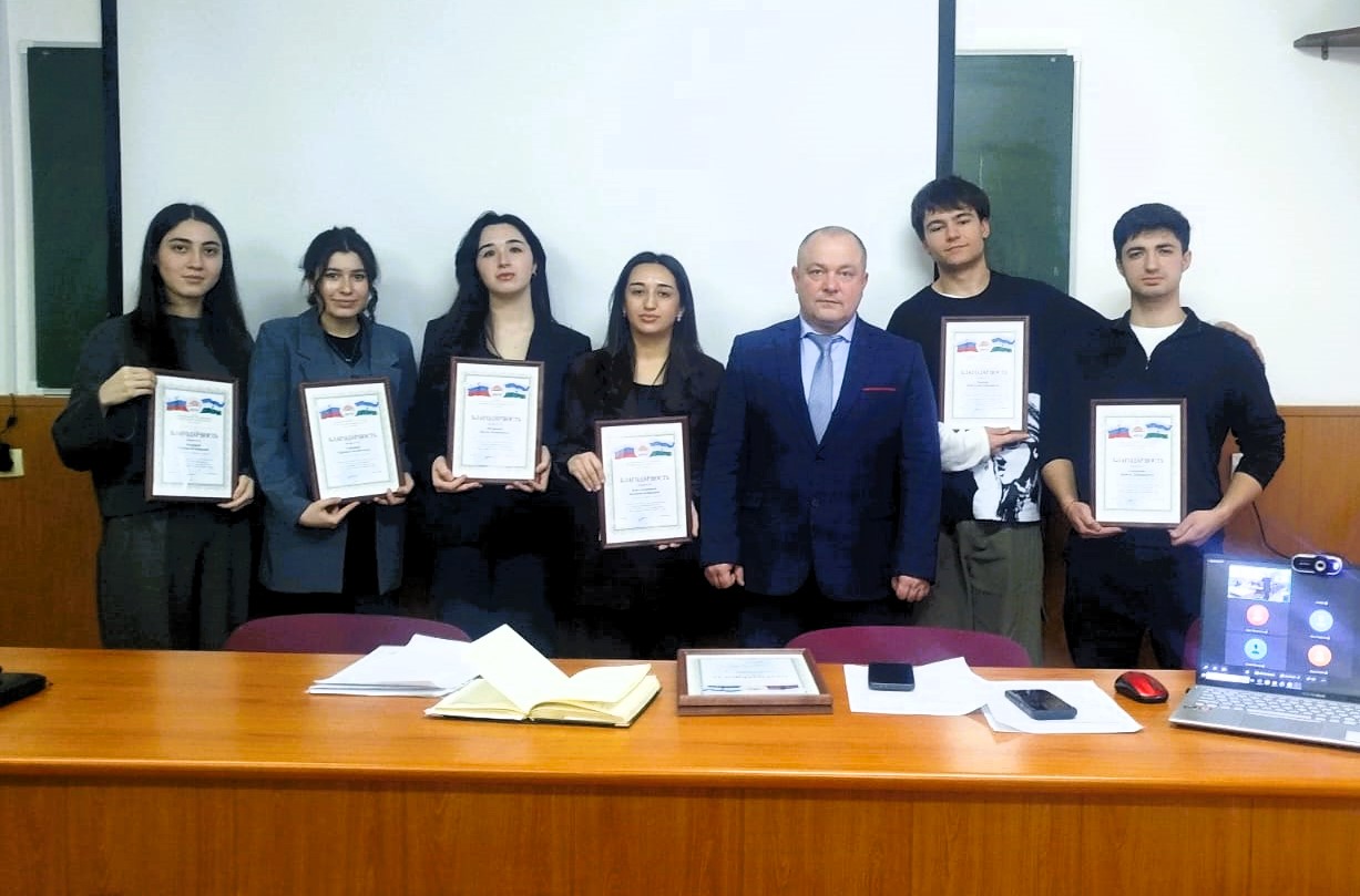 На факультете экономики и управления вручили Благодарности студентам