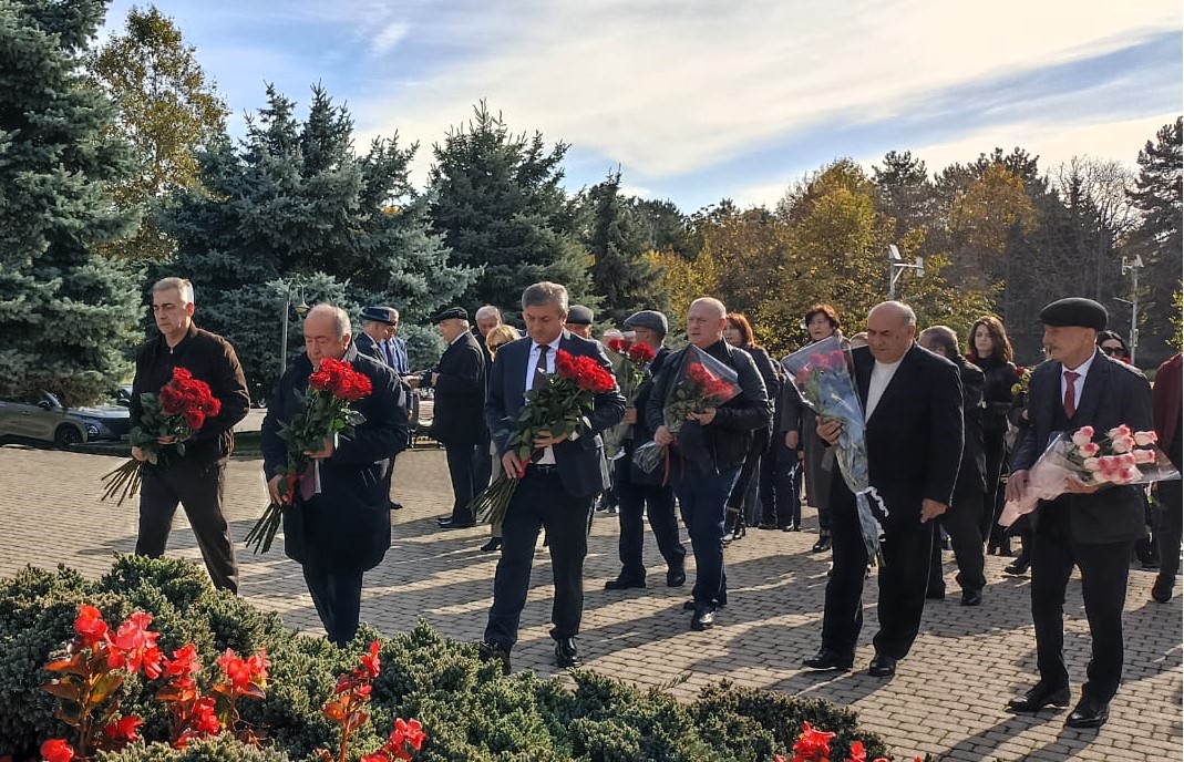 Память о Валерии Кокове живет: в Нальчике увековечили имя первого президента КБР Память о Валерии Кокове живет: в Нальчике увековечили имя первого президента КБР