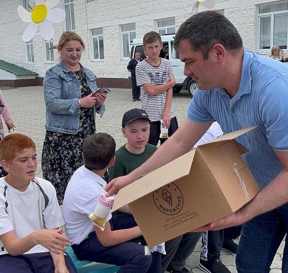 Подарили праздник детям