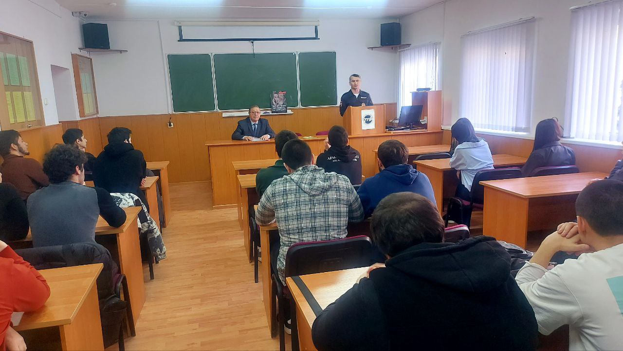 Управление МВД России «Нальчик» продолжает информационную кампанию «Клади трубку!» 