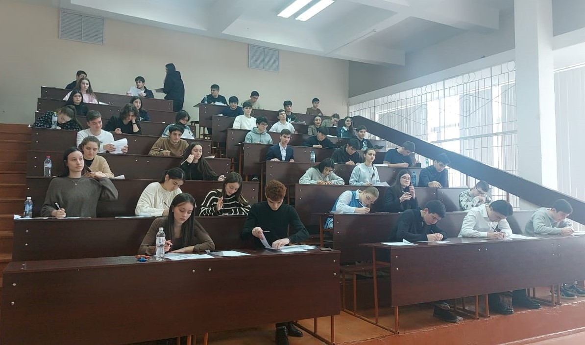 Школьники республики сдавали пробный ЕГЭ в Кабардино-Балкарском ГАУ