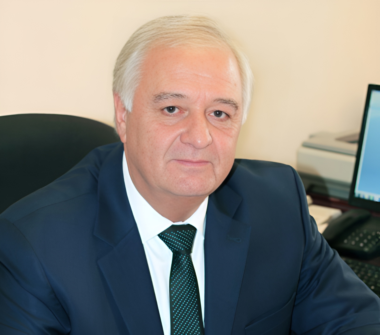 Коллеги поздравляют профессора Вячеслава Дзуганова с 70-летием Коллеги поздравляют профессора Вячеслава Дзуганова с 70-летием