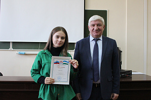 Лучших студентов отметили грамотами и благодарностями