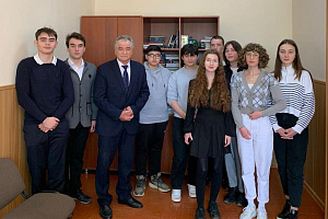 Для школьников провели деловую игру