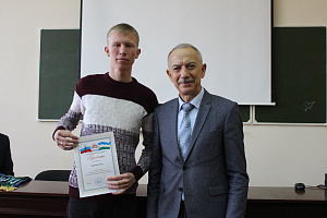Лучших студентов отметили грамотами и благодарностями