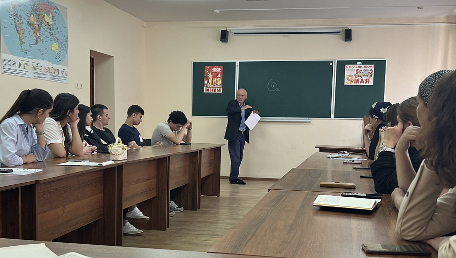 На факультете «Экономика и управление» прошел семинар на тему «Эмоции и страсти как фактор и ресурс экономической динамики»