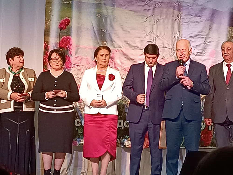 Назират Каирова получила золотую медаль «Почетный наставник творческой молодежи»