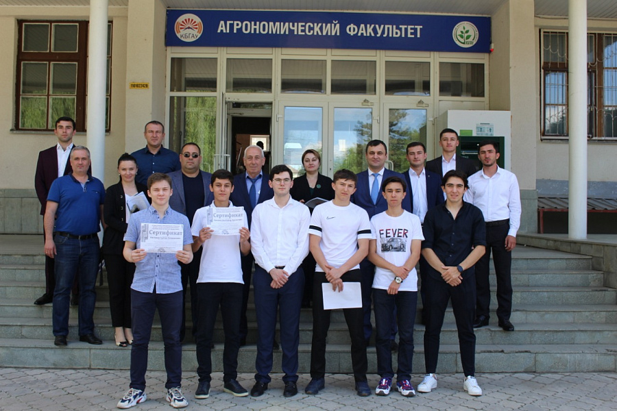 Школьники побывали в гостях у студентов