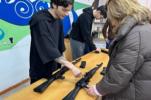 Второй день патриотического форума: автоматы, дроны и окопные свечи