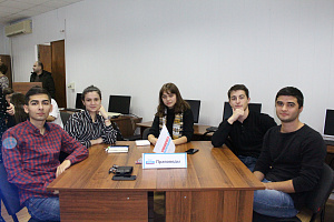 Сторонники партии «Единая Россия» провели игру «РосКвиз»