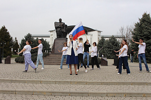 В Нальчике прошла акция в поддержку решений Президента России Владимира Путина и Вооруженных Сил РФ