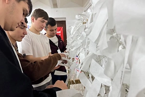 Второй день патриотического форума: автоматы, дроны и окопные свечи