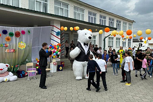 Подарили праздник детям