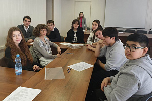 Для школьников провели деловую игру