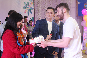 Первый праздник весны