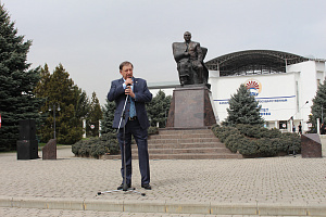 В Нальчике прошла акция в поддержку решений Президента России Владимира Путина и Вооруженных Сил РФ