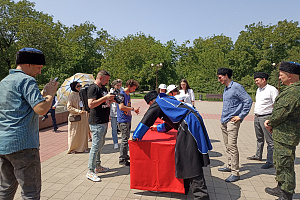 Представители вуза приняли участие в подготовке акции ко Дню флага РФ