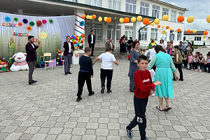 Подарили праздник детям