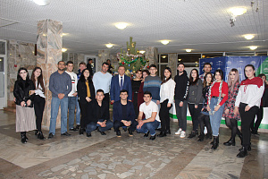 Студенты отметили приближение Нового года