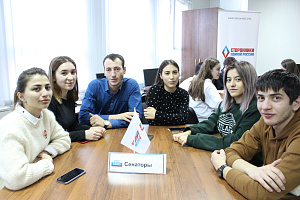 Сторонники партии «Единая Россия» провели игру «РосКвиз»