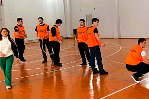 Победа в одной связке: межфакультетские соревнования по перетягиванию каната посвятили Дню защитника Отечества