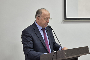 Основателю научной школы, мудрому наставнику и благородному гражданину
