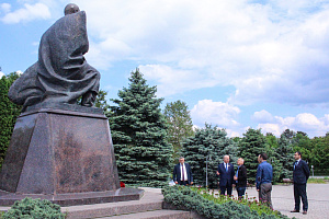 Вуз посетили коллеги из Пермского ГАТУ