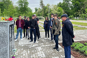 Почтили память