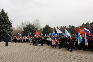 В Нальчике прошла акция в поддержку решений Президента России Владимира Путина и Вооруженных Сил РФ