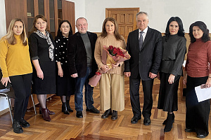 Назират Каирова получила золотую медаль «Почетный наставник творческой молодежи»