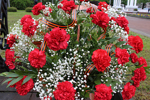 Отдавая дань памяти павшим