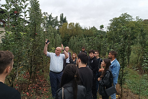 Студенты агрономического факультета посетили Северо-Кавказский НИИ горного и предгорного садоводства