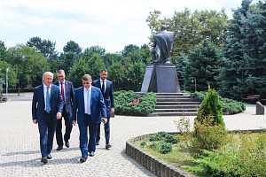 Аслан Апажев провел рабочую встречу с представителями Россельхозбанка