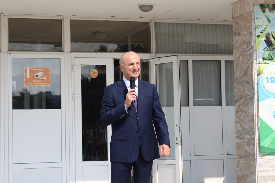 Ректор поздравил первокурсников с Днём знаний