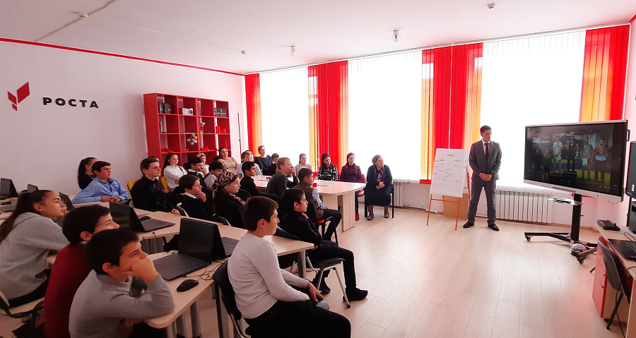 Азамат Забаков провёл профориетацию в родной школе