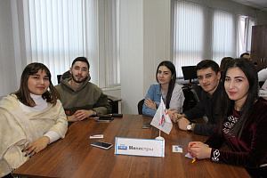 Сторонники партии «Единая Россия» провели игру «РосКвиз»