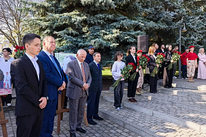 В Кабардино-Балкарии проходят памятные мероприятия, посвящённые 85-летию со дня рождения Валерия Мухамедовича Кокова