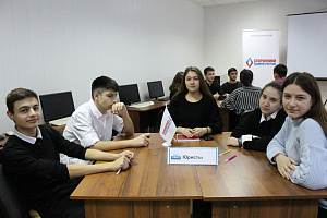 Сторонники партии «Единая Россия» провели игру «РосКвиз»