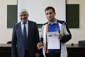 Лучших студентов отметили грамотами и благодарностями