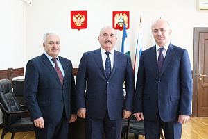 Поздравляем начальника управления по эксплуатации имущественного комплекса Анзора Жиляева с защитой диссертации!