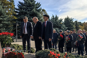 Память о Валерии Кокове живет: в Нальчике увековечили имя первого президента КБР