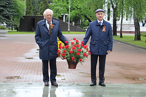 Отдавая дань памяти павшим