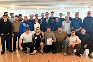 Победа в одной связке: межфакультетские соревнования по перетягиванию каната посвятили Дню защитника Отечества