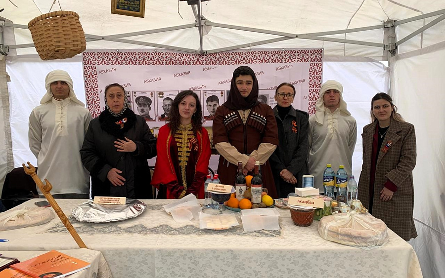 Студенты  поддержали участием фестиваль национальных культурных центров