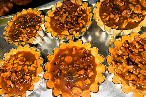 Будущие технологи общественного питания перешли от теории к созданию десертов ресторанного уровня