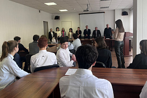 Для школьников провели деловую игру