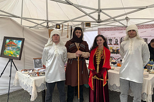 Студенты  поддержали участием фестиваль национальных культурных центров